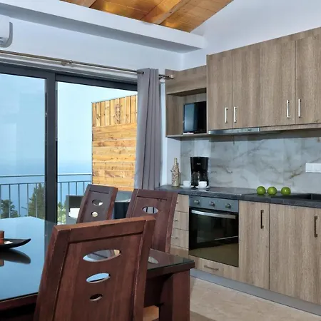 Sea View * Tsoukaladhes